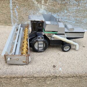 1/32 Gleaner L3 Deutz Allis Combine With Grain Head. Ertl Stock No. 1207