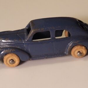 57_17d3ae62-58eb-449e-a9a9-82291a73fb1a.jpg 1930's Cast Iron 3 1/2" Toy SEDAN CAR COLLECTIBLE DECOR