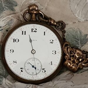 57_1f8626aa-a21e-439d-a239-a8b4fef5bc81.jpg Elgin National Watch Co. Grade: 382 Pocket Watch With Chain & Clip