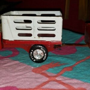 57_21732fff-d227-4a5a-9c00-27e1f5002d40.jpg NYLINT FARMS RED FLAT BED PICK UP TRUCK W/ FENCE & TRAILER PRESSED STEEL RARE