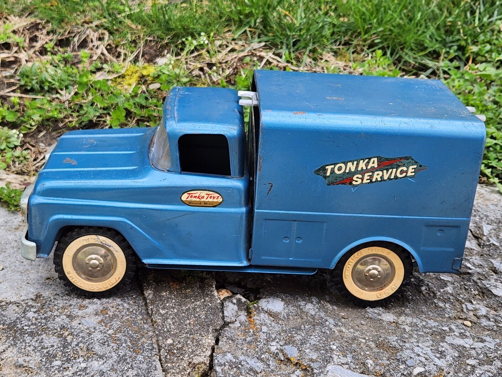 Vintage 1960 Tonka service truck & ladder Man Cave Toy Decor