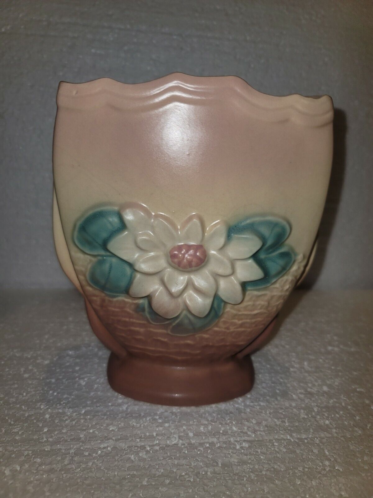 Vintage Hull Pottery Woodland Vase LG 6 1/2" Pink Waterlily