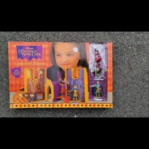 57_37682897-817f-43a0-8245-5ab6c5687e68.jpg Mattel Disney Playset with 3 Figures Hunchback Notre Dame Cathedral Vintage /NEW
