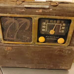 Admiral 6p32-6e1n portable radio ac or dc 19w tube radio vintage Parts
