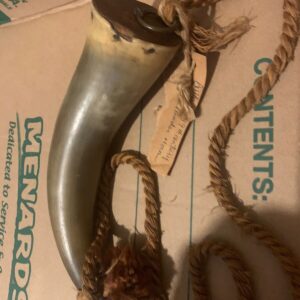 A VERY GOOD MID-19th CENTURY POWDER HORN, ca. 1840 7"