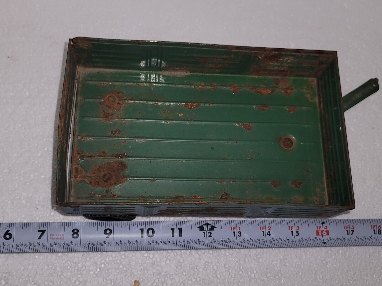 John Deere Ertl Vintage Metal Trailer 52040