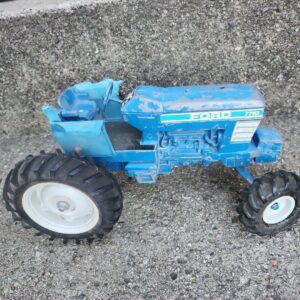 57_56a8bbe3-cfb8-47db-b4ee-9881fa934e8b.jpg ERTL Ford 7710 Farm Tractor Big Blue Field Engineered Vintage Parts Restoration