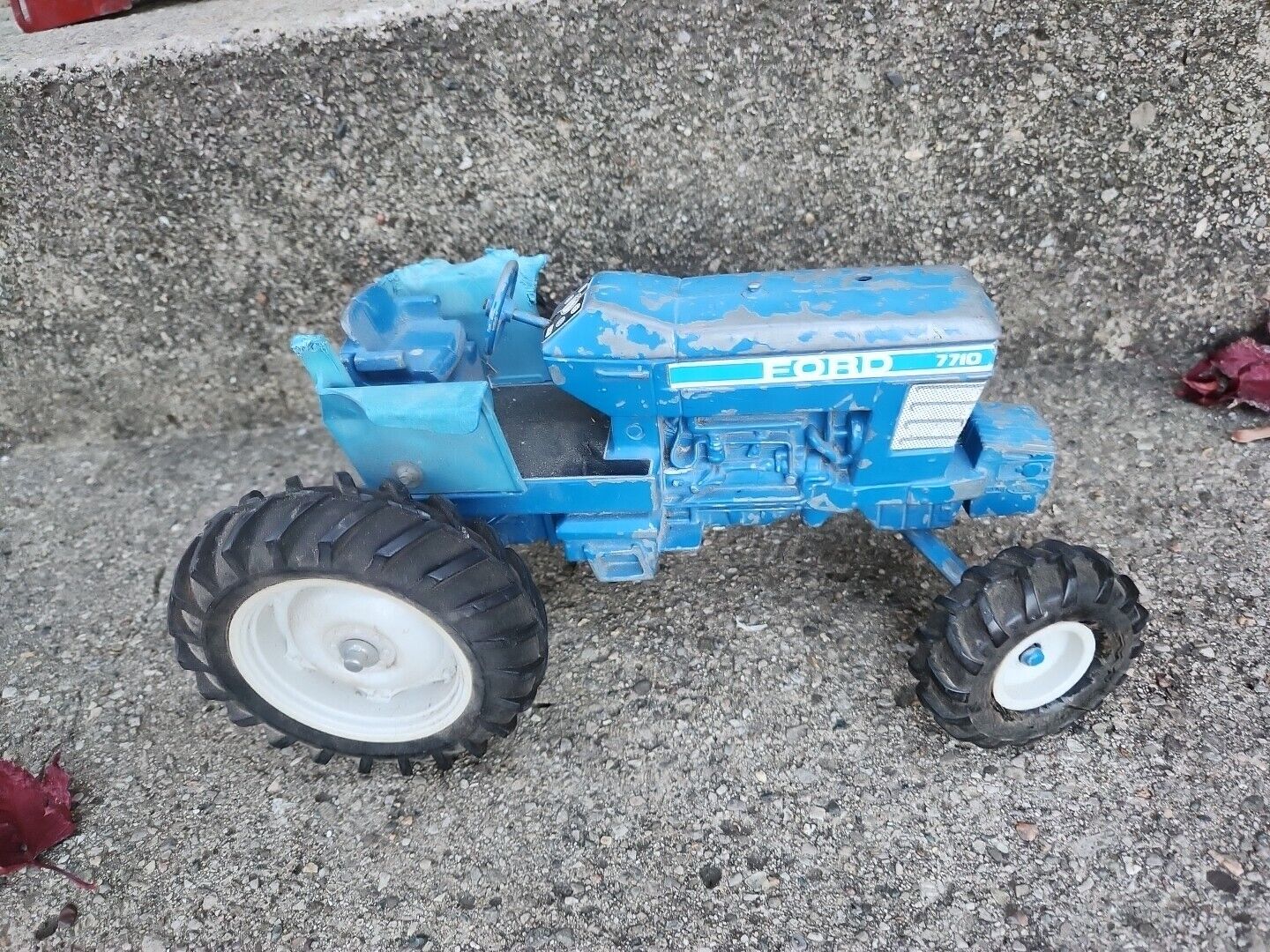 ERTL Ford 7710 Farm Tractor Big Blue Field Engineered Vintage Parts Restoration