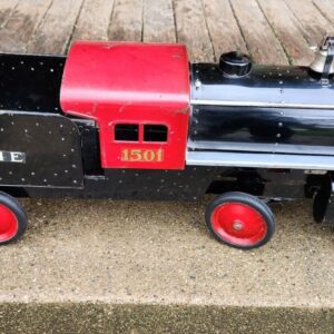 VINTAGE STEELCRAFT ALL ORIGINAL RIDE ON "ERIE" LOCOMOTIVE TRAIN 23”