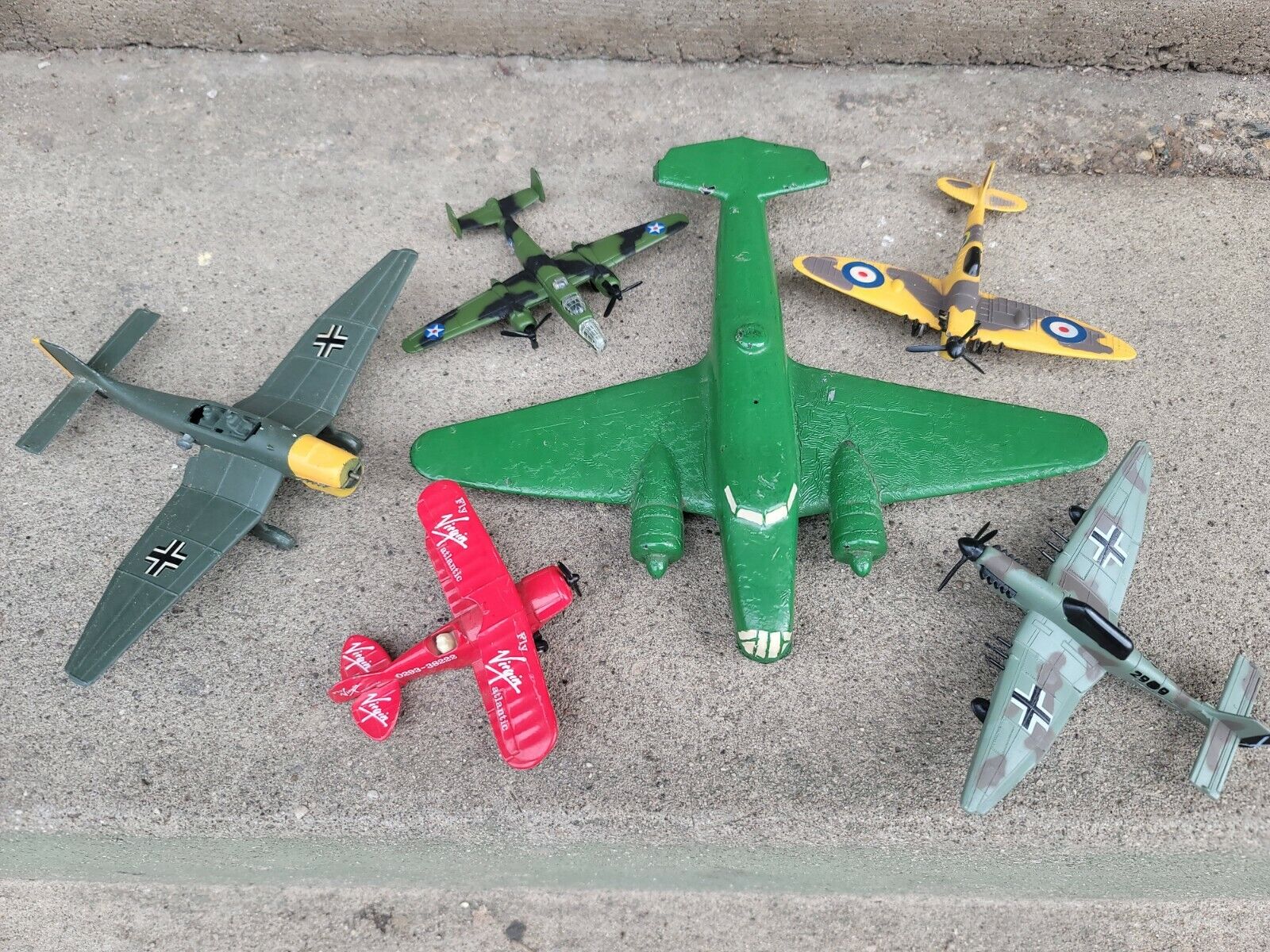 Lot Of 5 Military Planes- Various Scales Dinky Toys maisio matchbox