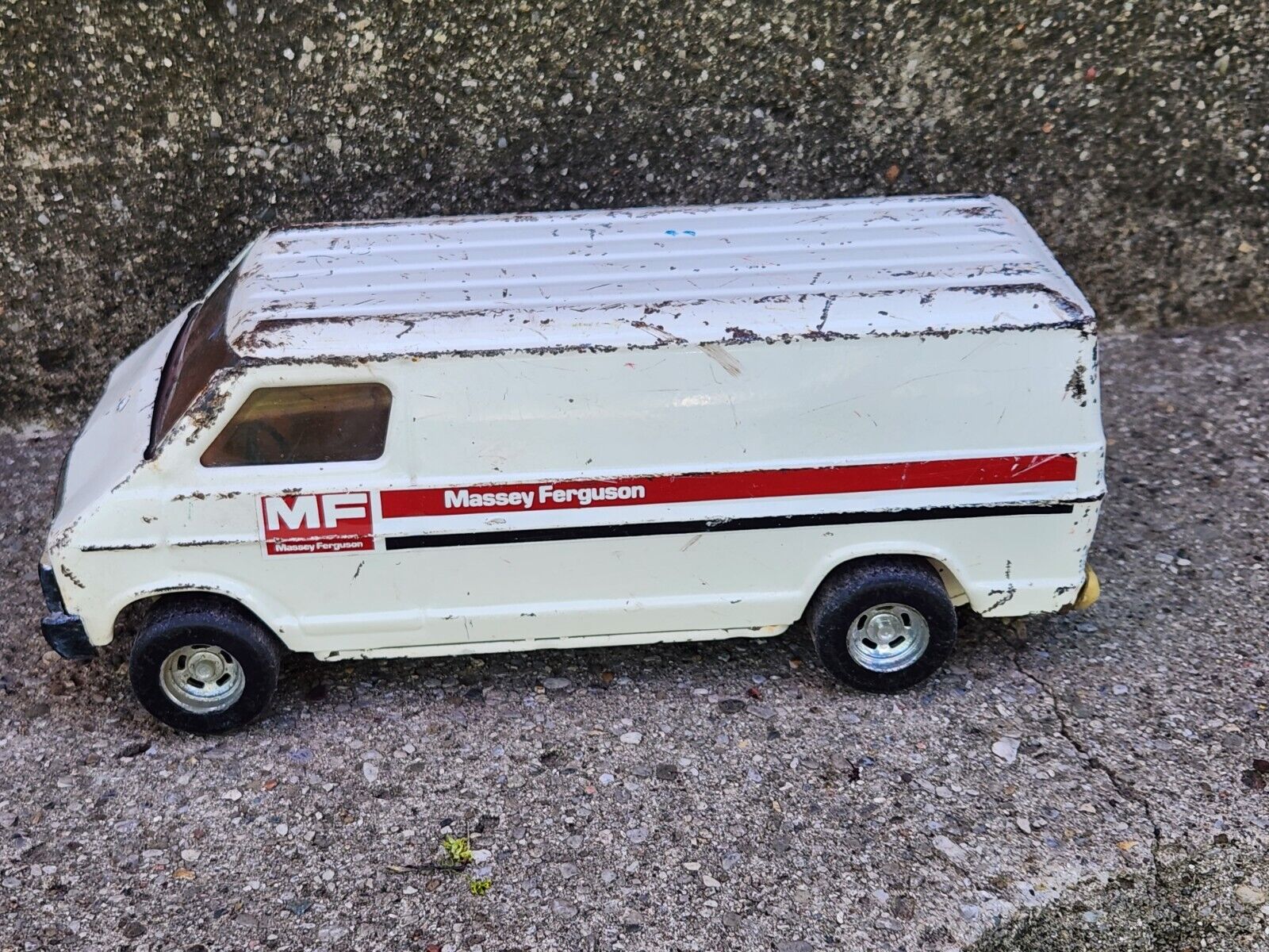 Vintage Ertl Massey Ferguson Tractor CARGO VAN COOL FARM BARN