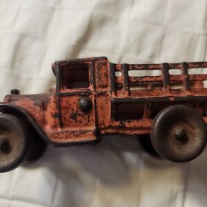 57_a2596654-b7b4-49c2-9c25-0f3503ec0a67.jpg Vintage Original Arcade Cast Iron Stake Truck No 213 R Die Cast Collectible