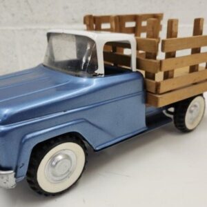 VINTAGE STRUCTO STOCK FARMS PRESSED STEEL TOY TRUCK