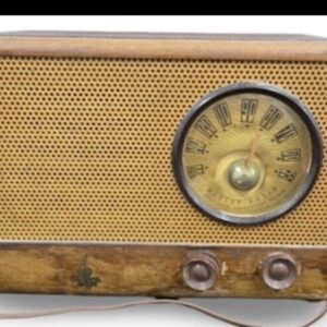 Artisan Handcrafted Wood 1942 Emerson Model  539 AM Vacuum Tube Radio