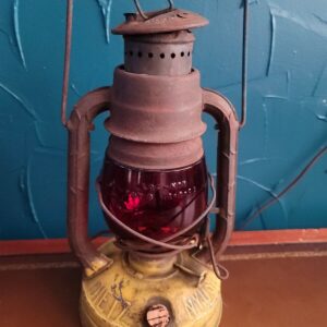 VINTAGE YELLOW DIETZ LITTLE WIZARD RAILROAD TRAFFIC LANTERN DARK RED GLOBE EUC