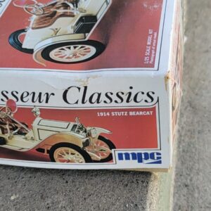 Vintage MPC Connoisseur Classic 1914 Stutz Bearcat 1/25 3105 ASTIN MARTIN DB-6