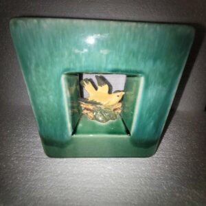 PEEK-A-BOO VASE Vintage McCOY ART pottery 1951 gloss GREEN ARCATURE pattern rock