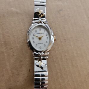 Vintage Quartz WATCH- IT Womens Watch- new battery Running Keeps Time