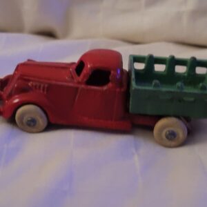 57_e71ab82b-aa24-494e-9ed0-7fe60934e8eb.jpg Hubley Stake Truck Cast Iron Vintage. Red And Green. 2224/2228