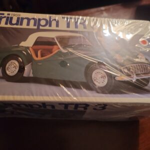 Vintage lot of 2 Entex 1959 Triumph TR3 #9112 Model Kit 1:24