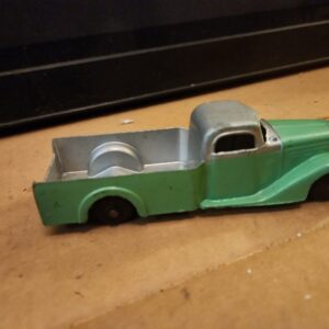 Vintage 1930’s TootsieToy Pre-War Rare Green Jumbo Split Window Pickup Truck 6”