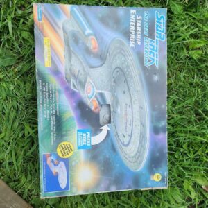 57_f88cfd2f-8cf7-4603-8cec-a1a2e02a50cd.jpg Playmates Star Trek The Next Generation Starship Enterprise Incomplete