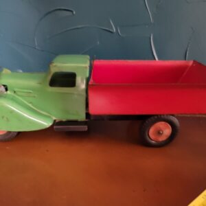 57_fe3cce72-6026-45a4-8bd3-142fa0db88be.jpg 1930s KINGSBURY PRESSED STEEL DUMP TRUCK 14”