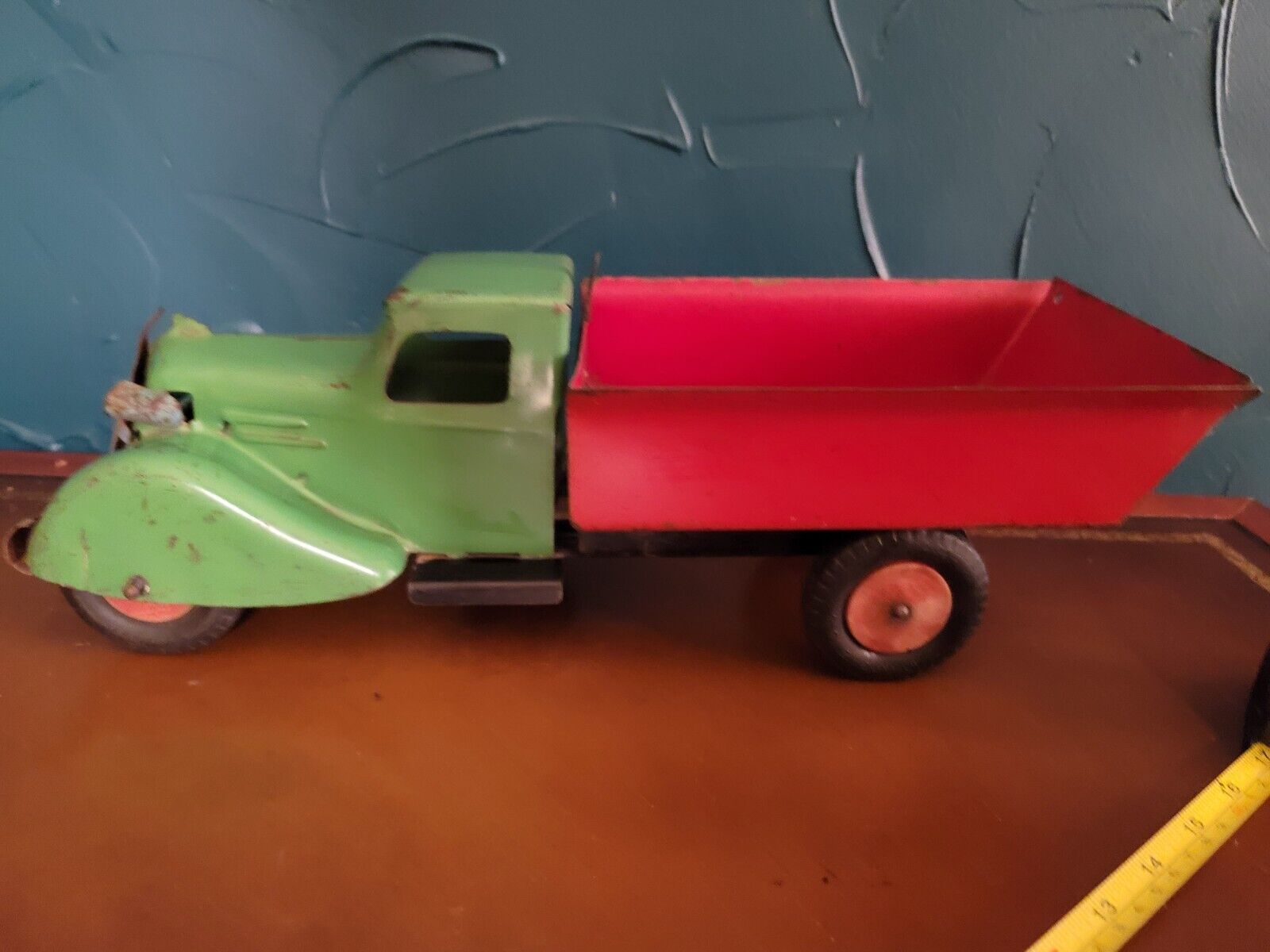 1930s KINGSBURY PRESSED STEEL DUMP TRUCK 14”